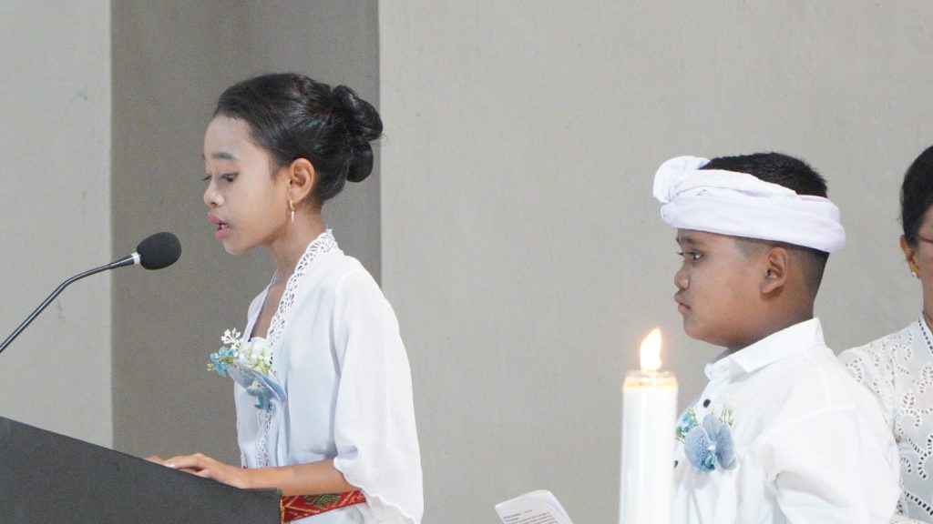 Komuni Pertama Paroki St. Theresia Tangeb Komuni Pertama Paroki St. Theresia Tangeb