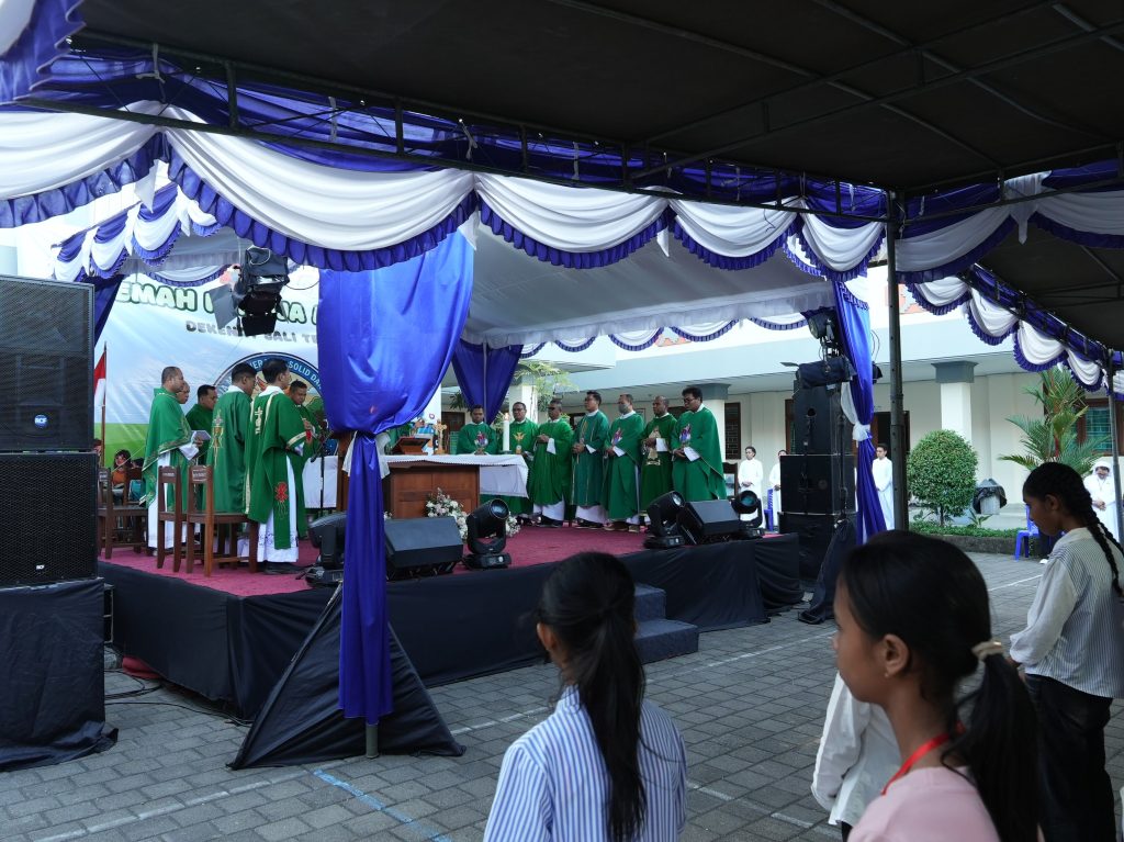 Kemah Remaja Misioner Dekenat Bali Tengah