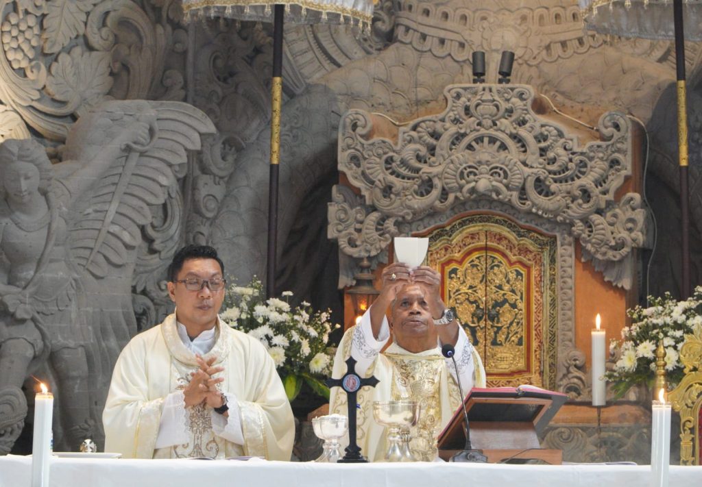 Sebanyak 23 anak dari Stasi Cemagi, Abianbase, Sading, dan pusat Paroki St. Theresia Tangeb menerima Komuni Pertama pada Misa Hari Raya Tubuh dan Darah Kristus, Minggu 7 Juni 2026.