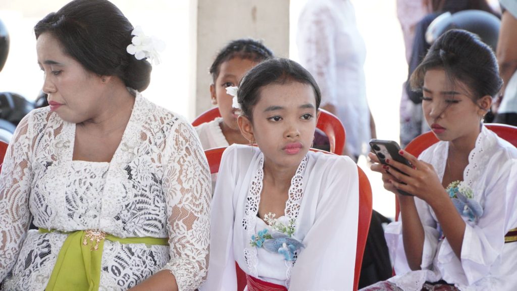 Sebanyak 23 anak dari Stasi Cemagi, Abianbase, Sading, dan pusat Paroki St. Theresia Tangeb menerima Komuni Pertama pada Misa Hari Raya Tubuh dan Darah Kristus, Minggu 7 Juni 2026.