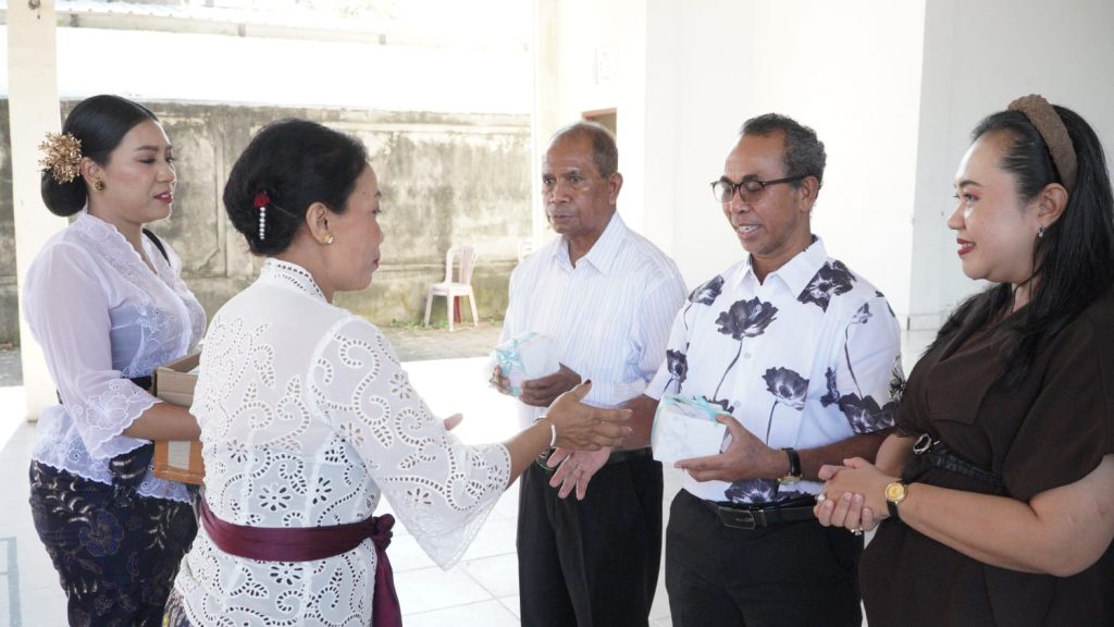 Sebanyak 23 anak dari Stasi Cemagi, Abianbase, Sading, dan pusat Paroki St. Theresia Tangeb menerima Komuni Pertama pada Misa Hari Raya Tubuh dan Darah Kristus, Minggu 7 Juni 2026.