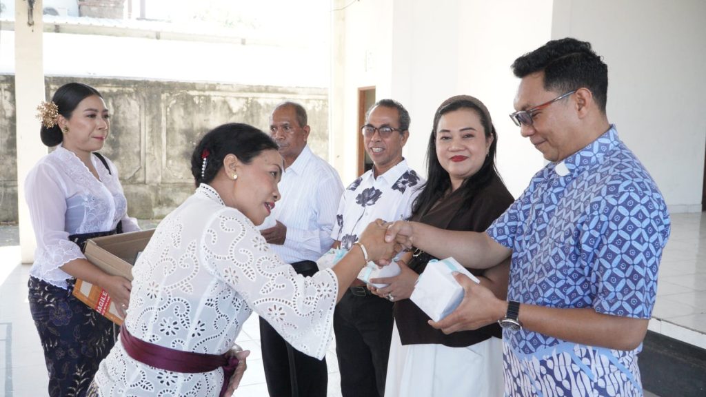 Sebanyak 23 anak dari Stasi Cemagi, Abianbase, Sading, dan pusat Paroki St. Theresia Tangeb menerima Komuni Pertama pada Misa Hari Raya Tubuh dan Darah Kristus, Minggu 7 Juni 2026.
