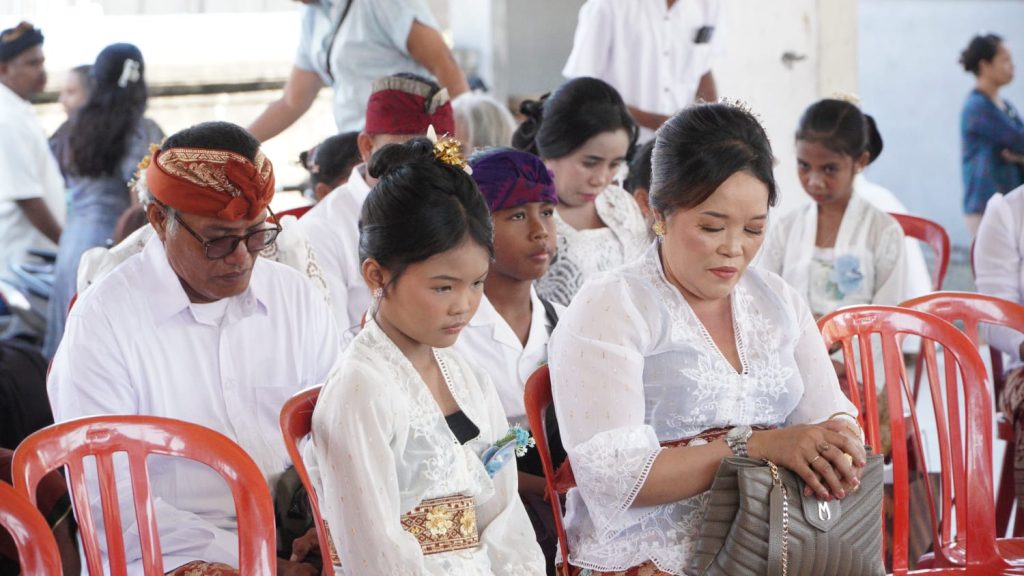 Sebanyak 23 anak dari Stasi Cemagi, Abianbase, Sading, dan pusat Paroki St. Theresia Tangeb menerima Komuni Pertama pada Misa Hari Raya Tubuh dan Darah Kristus, Minggu 7 Juni 2026.