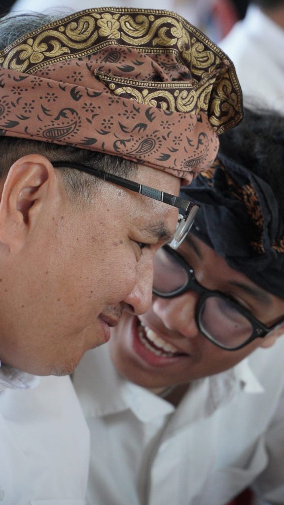 Sebanyak 23 anak dari Stasi Cemagi, Abianbase, Sading, dan pusat Paroki St. Theresia Tangeb menerima Komuni Pertama pada Misa Hari Raya Tubuh dan Darah Kristus, Minggu 7 Juni 2026.