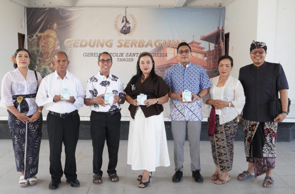Sebanyak 23 anak dari Stasi Cemagi, Abianbase, Sading, dan pusat Paroki St. Theresia Tangeb menerima Komuni Pertama pada Misa Hari Raya Tubuh dan Darah Kristus, Minggu 7 Juni 2026.