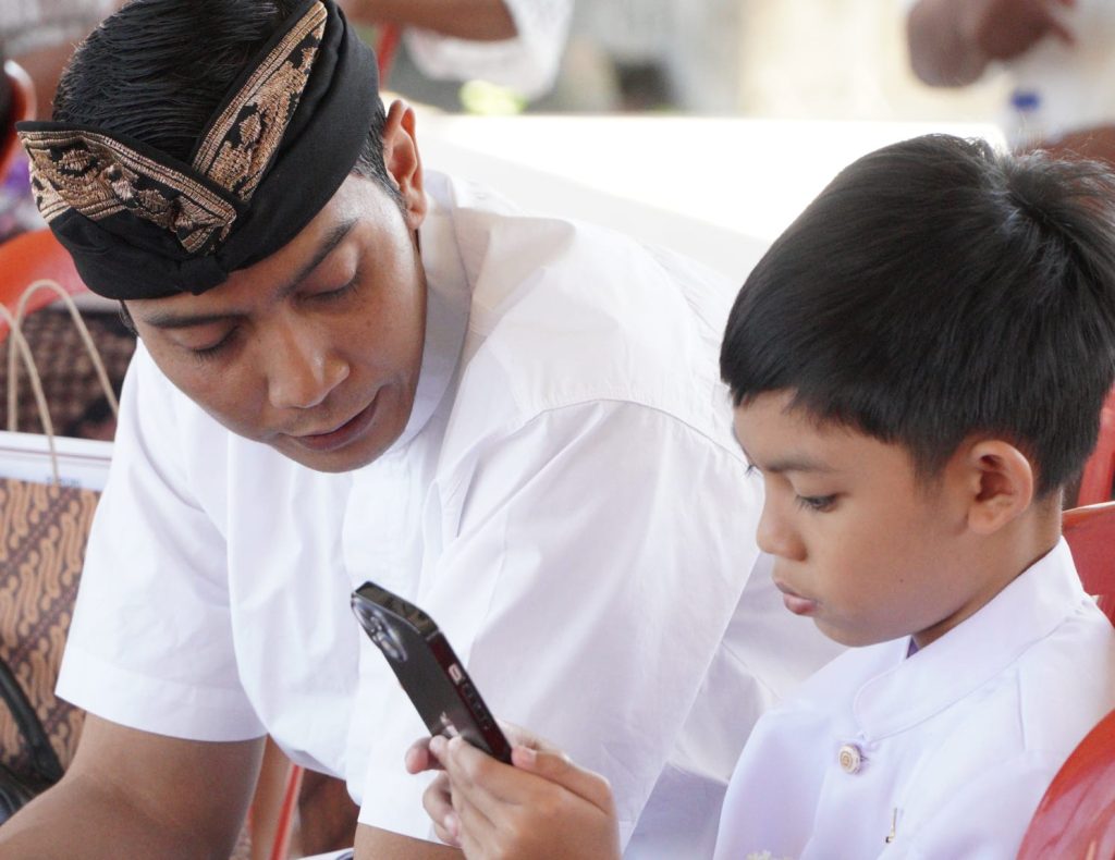 Sebanyak 23 anak dari Stasi Cemagi, Abianbase, Sading, dan pusat Paroki St. Theresia Tangeb menerima Komuni Pertama pada Misa Hari Raya Tubuh dan Darah Kristus, Minggu 7 Juni 2026.