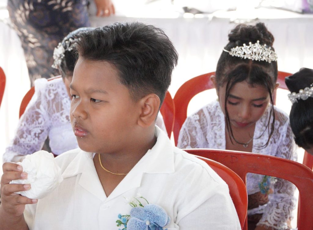Sebanyak 23 anak dari Stasi Cemagi, Abianbase, Sading, dan pusat Paroki St. Theresia Tangeb menerima Komuni Pertama pada Misa Hari Raya Tubuh dan Darah Kristus, Minggu 7 Juni 2026.