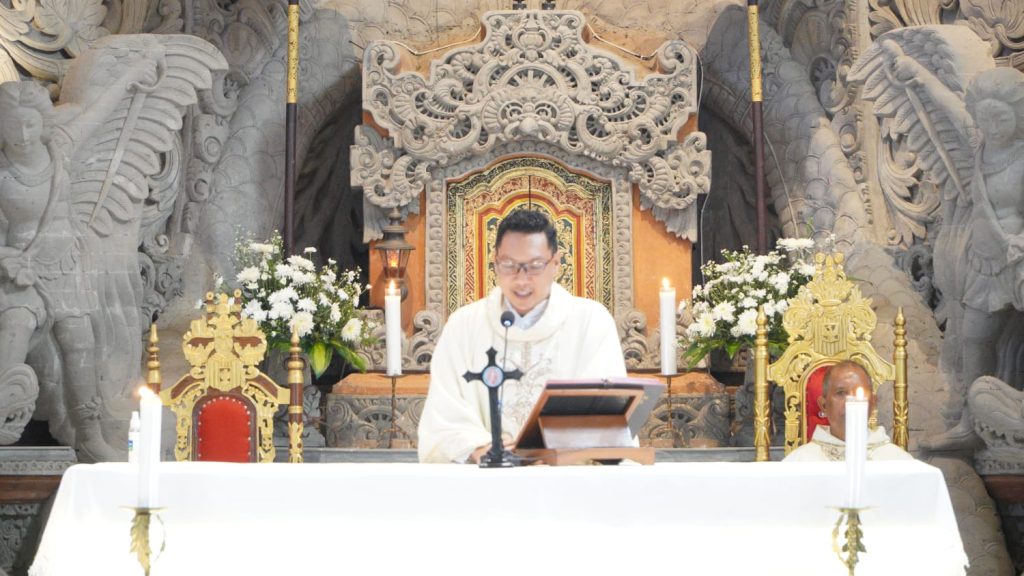 Sebanyak 23 anak dari Stasi Cemagi, Abianbase, Sading, dan pusat Paroki St. Theresia Tangeb menerima Komuni Pertama pada Misa Hari Raya Tubuh dan Darah Kristus, Minggu 7 Juni 2026.