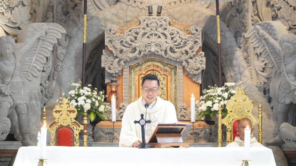 Sebanyak 23 anak dari Stasi Cemagi, Abianbase, Sading, dan pusat Paroki St. Theresia Tangeb menerima Komuni Pertama pada Misa Hari Raya Tubuh dan Darah Kristus, Minggu 7 Juni 2026.