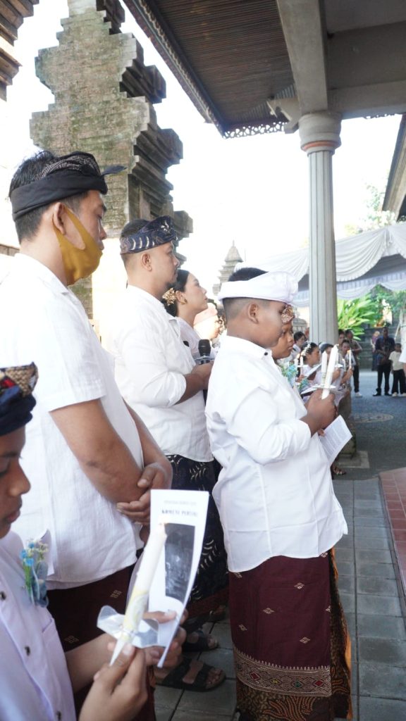 Sebanyak 23 anak dari Stasi Cemagi, Abianbase, Sading, dan pusat Paroki St. Theresia Tangeb menerima Komuni Pertama pada Misa Hari Raya Tubuh dan Darah Kristus, Minggu 7 Juni 2026.