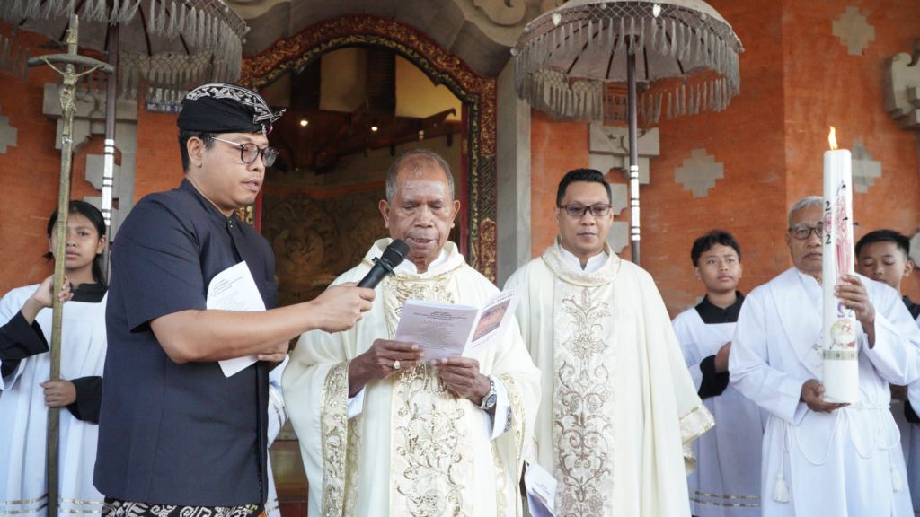 Sebanyak 23 anak dari Stasi Cemagi, Abianbase, Sading, dan pusat Paroki St. Theresia Tangeb menerima Komuni Pertama pada Misa Hari Raya Tubuh dan Darah Kristus, Minggu 7 Juni 2026.