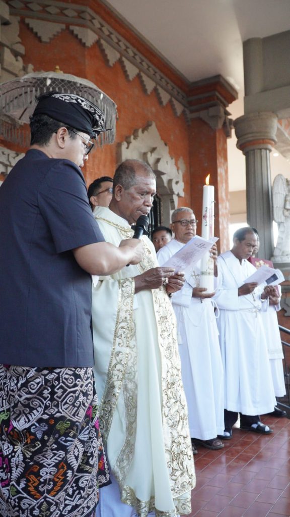 Sebanyak 23 anak dari Stasi Cemagi, Abianbase, Sading, dan pusat Paroki St. Theresia Tangeb menerima Komuni Pertama pada Misa Hari Raya Tubuh dan Darah Kristus, Minggu 7 Juni 2026.