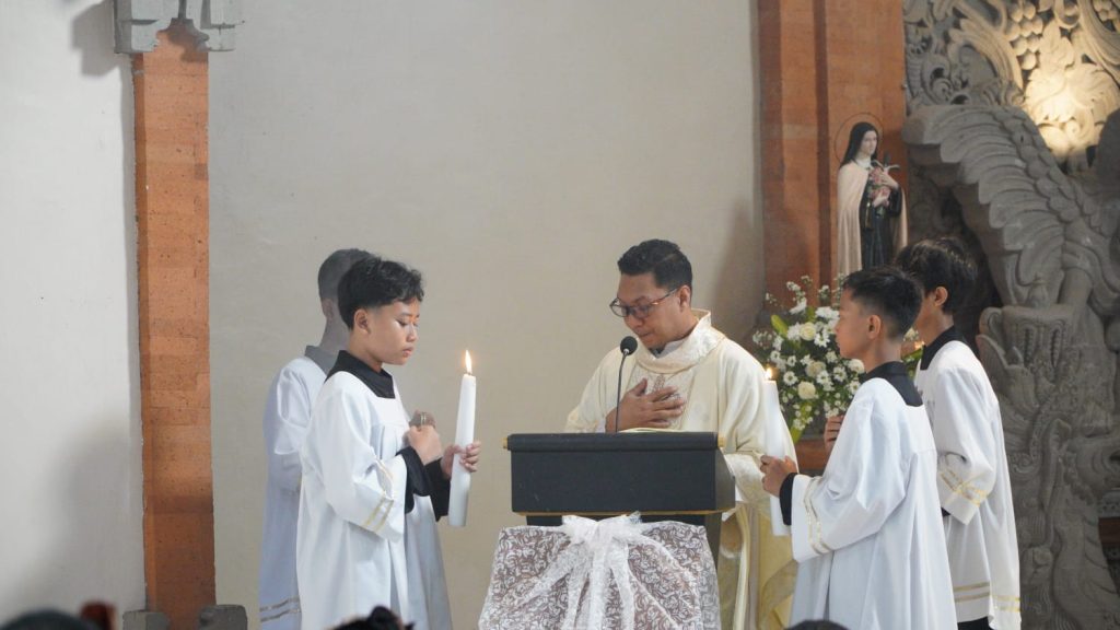 Sebanyak 23 anak dari Stasi Cemagi, Abianbase, Sading, dan pusat Paroki St. Theresia Tangeb menerima Komuni Pertama pada Misa Hari Raya Tubuh dan Darah Kristus, Minggu 7 Juni 2026.