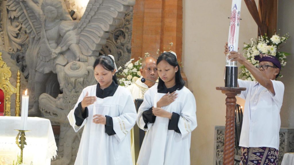 Sebanyak 23 anak dari Stasi Cemagi, Abianbase, Sading, dan pusat Paroki St. Theresia Tangeb menerima Komuni Pertama pada Misa Hari Raya Tubuh dan Darah Kristus, Minggu 7 Juni 2026.