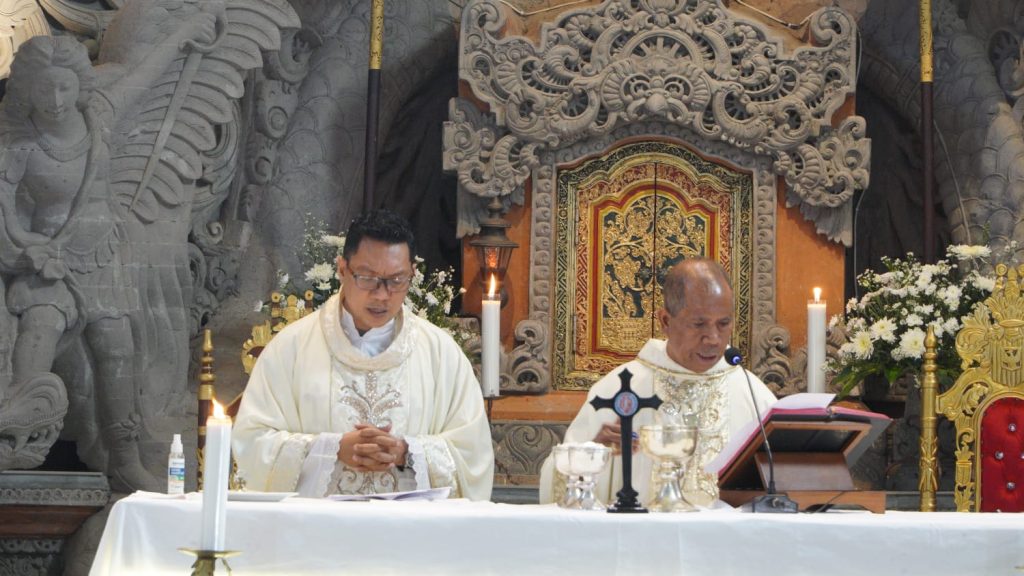 Sebanyak 23 anak dari Stasi Cemagi, Abianbase, Sading, dan pusat Paroki St. Theresia Tangeb menerima Komuni Pertama pada Misa Hari Raya Tubuh dan Darah Kristus, Minggu 7 Juni 2026.
