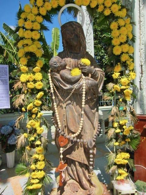 Patung Bunda Maria dari Mekong di Gereja Maria Ratu Damai Areyksat Kamboja