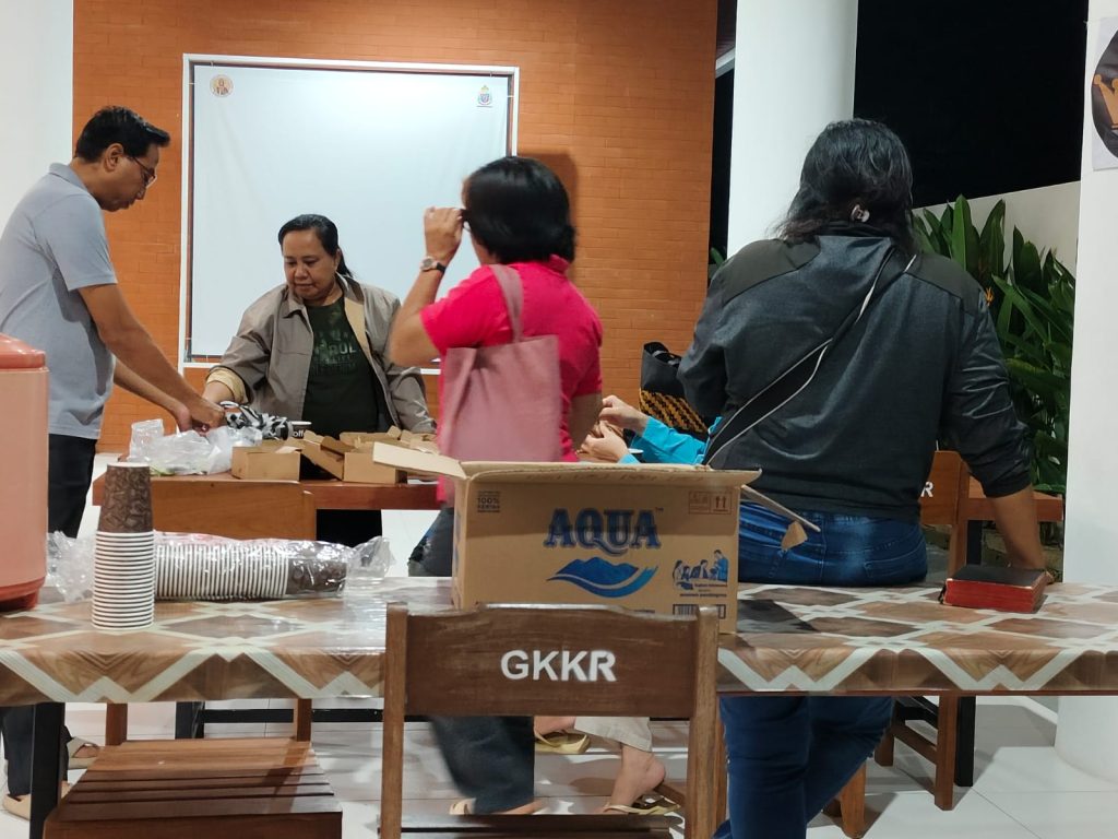 Ibadat Lingkungan FX Kristus Raja Abianbase: Dari Sabda Tuhan Tumbuh Kebersamaan
