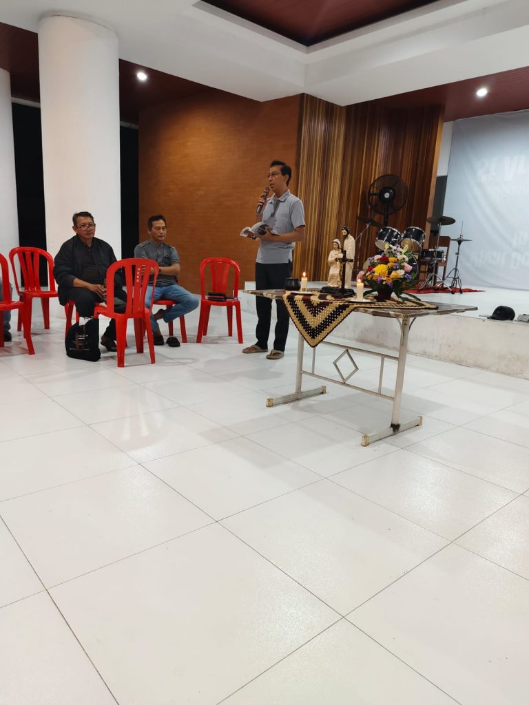 Ibadat Lingkungan FX Kristus Raja Abianbase: Dari Sabda Tuhan Tumbuh Kebersamaan