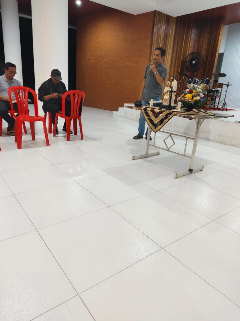 Ibadat Lingkungan FX Kristus Raja Abianbase: Dari Sabda Tuhan Tumbuh Kebersamaan
